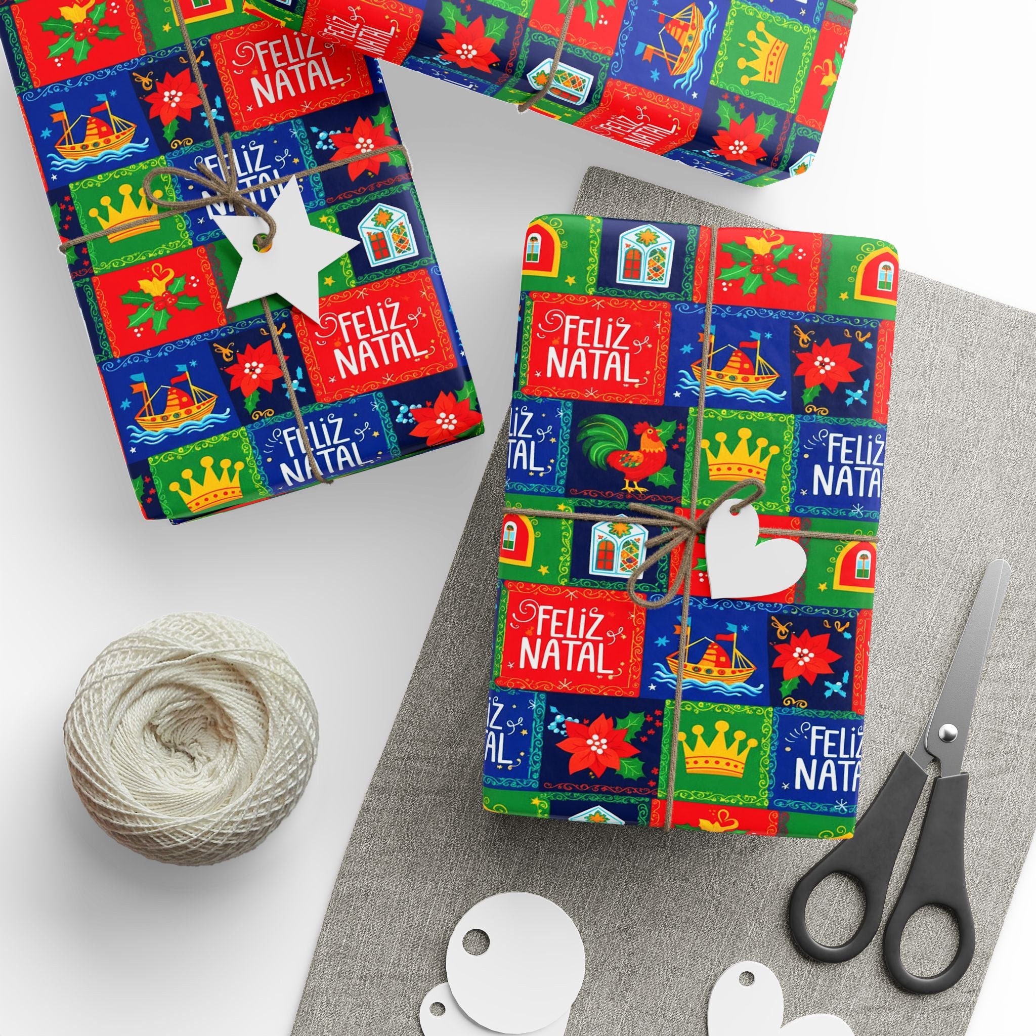 Feliz Natal Holiday Crest Pattern Wrapping Paper Roll - Festive Crown & Holly Gift Wrap